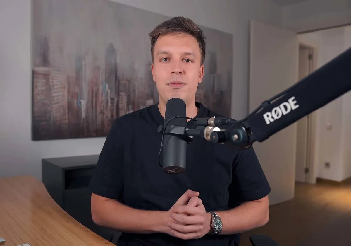 Analyst Image